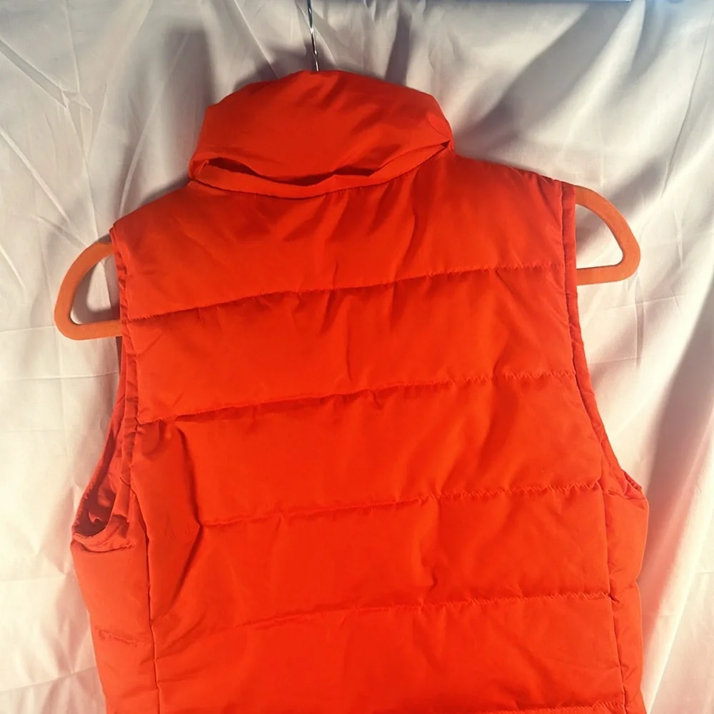 OLD NAVY Red Puffer Vest Size Medium - Picture 6 of 11